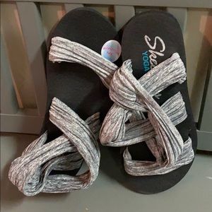 Sketchers yoga foam sandles